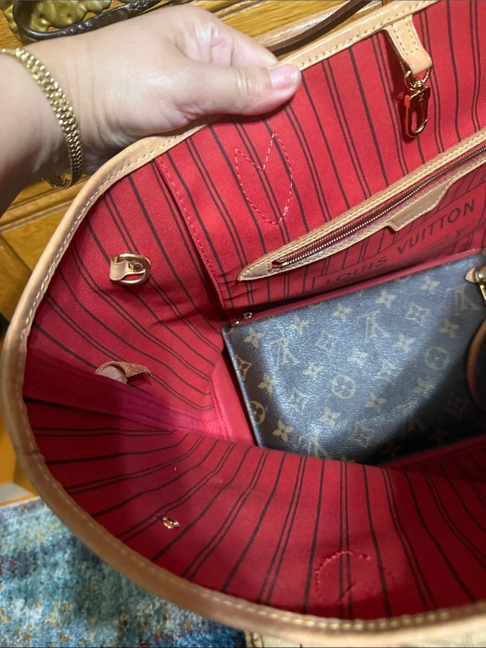Louis Vuitton Monogram Canvas Neverfull MM.Comes with pouch as well